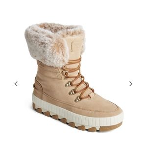 NEW  Sperry leather winter boots
